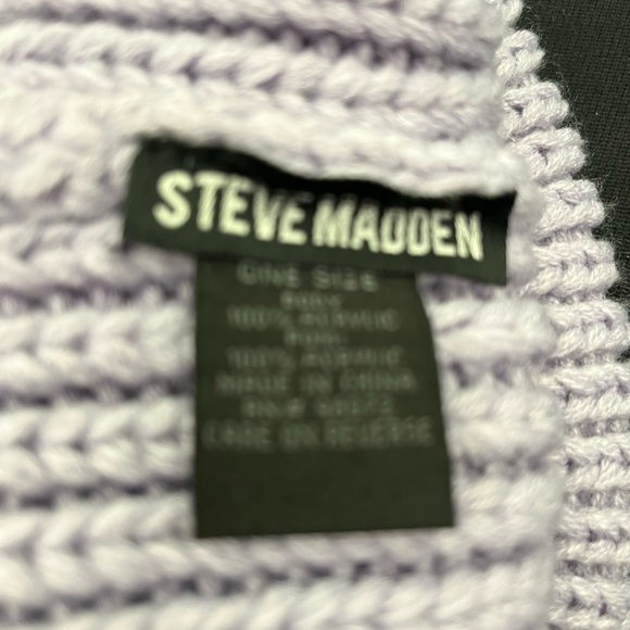 Steve Madden Hat & Scarf Set - Picture 4 of 5